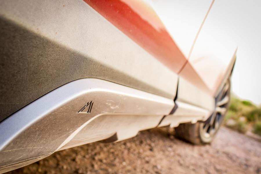 Детали экстерьера Toyota RAV4 Adventure 2017 года  (NA) (фото 9 из 21)